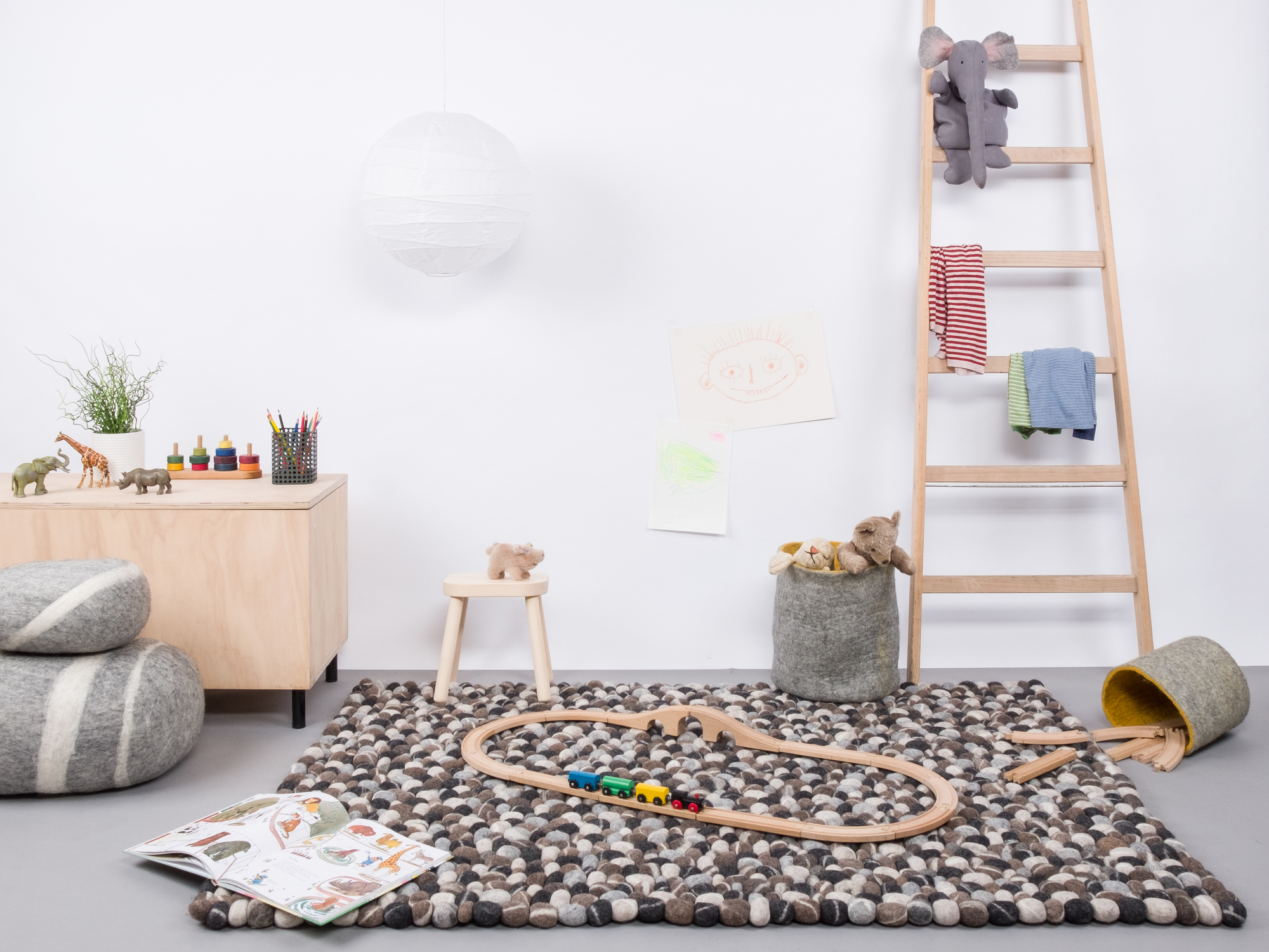 Filzkugel Teppich 120x170 cm Myfelt Nela