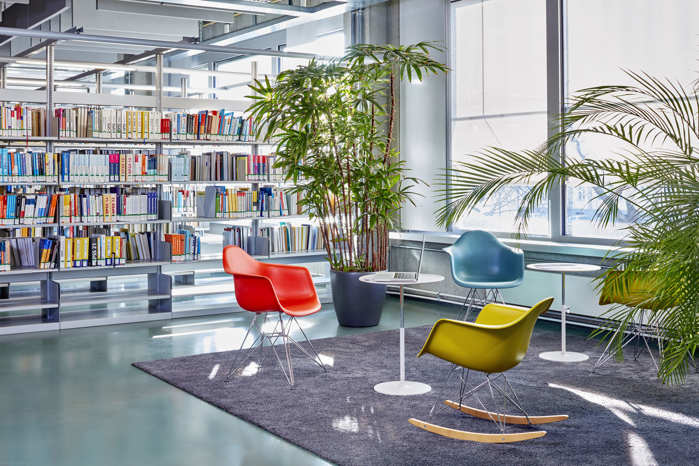Eames Plastic Arm Rocking Chair RAR Schaukelstuhl mit Sitzpolster Vitra