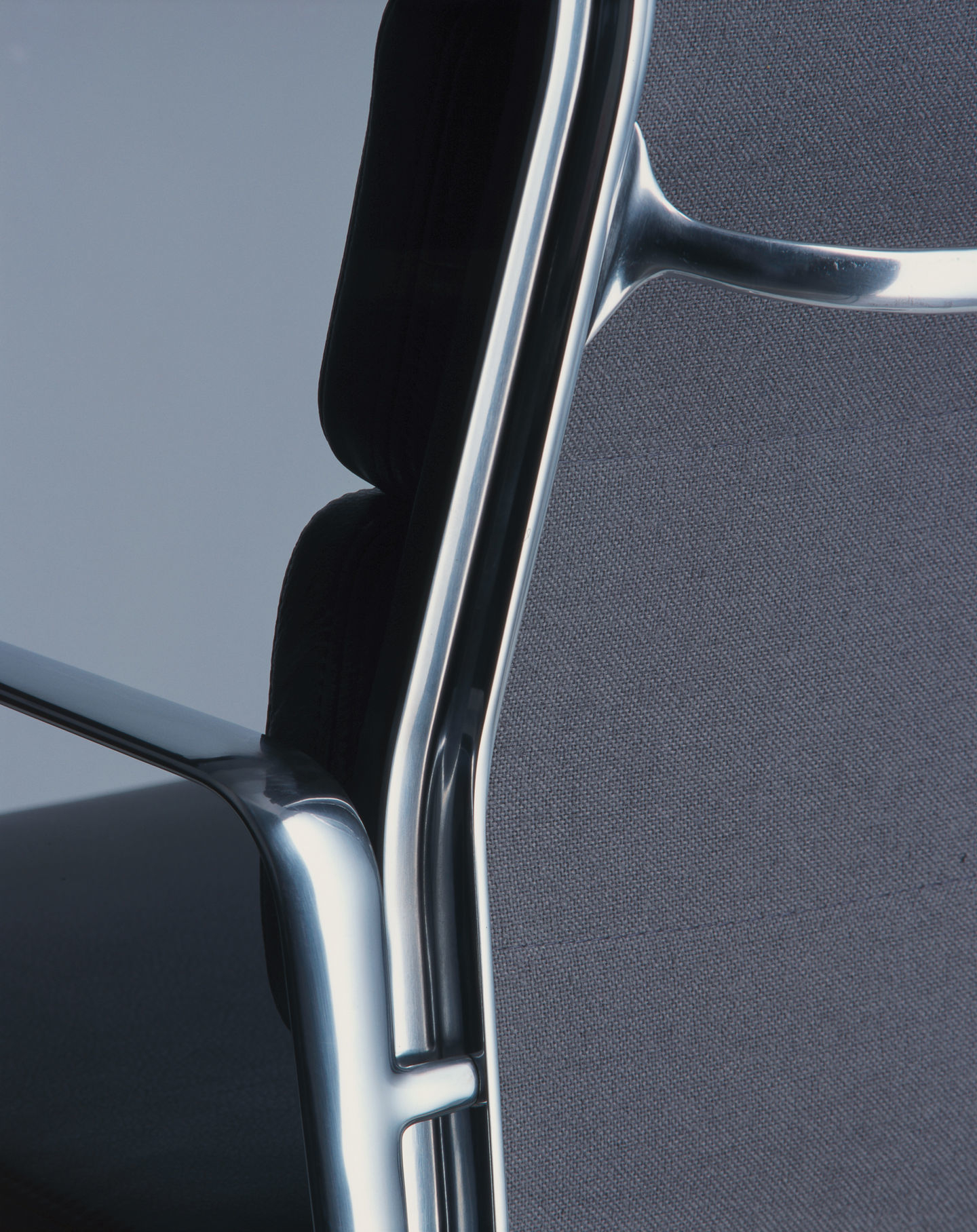 Soft Pad Chair EA219 / EA 219 Sessel Leder Premium Schwarz Vitra AUSLAUFVARIANTE