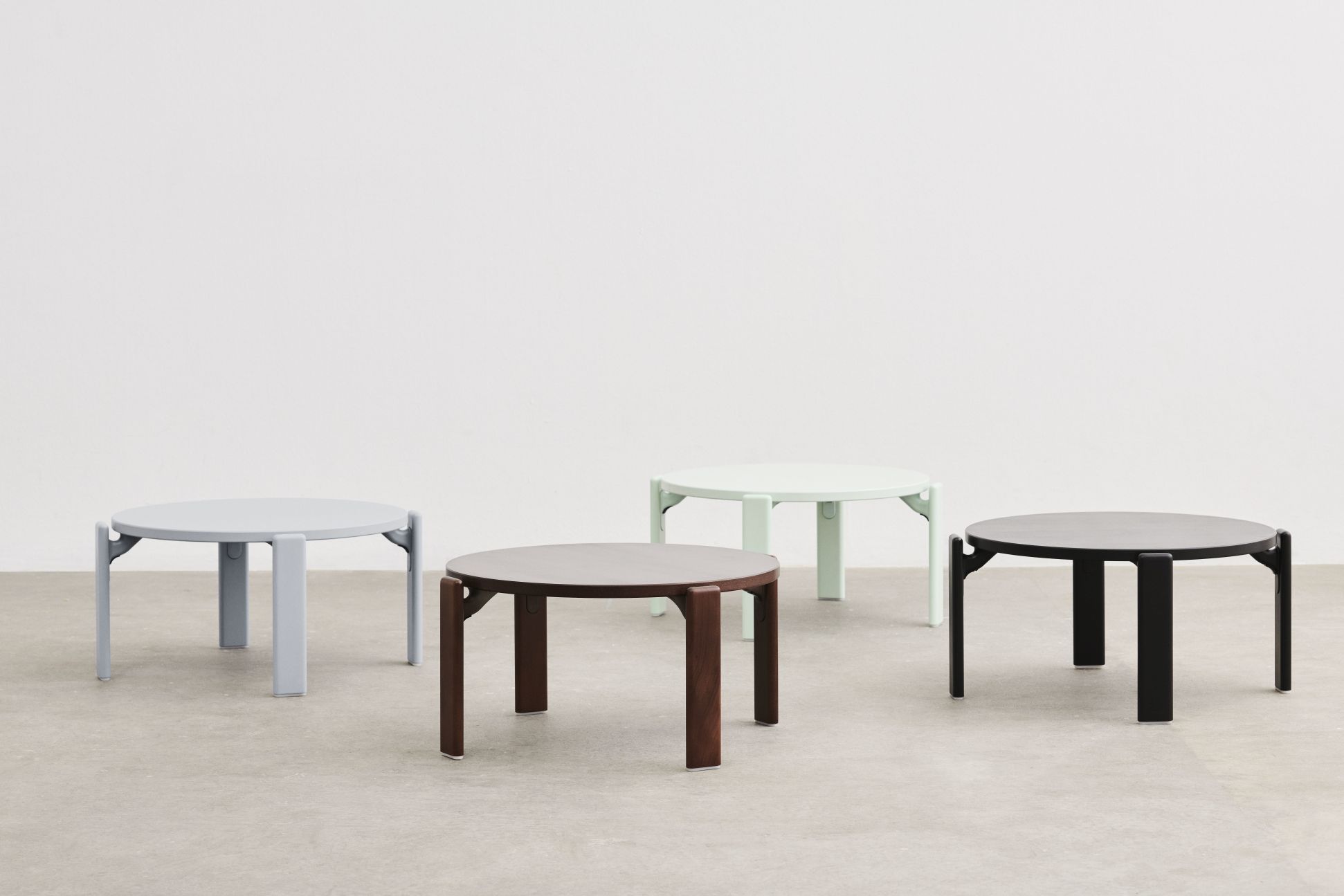 Rey Coffee Table Couchtich Hay Tiefblau wasserbasierter lack