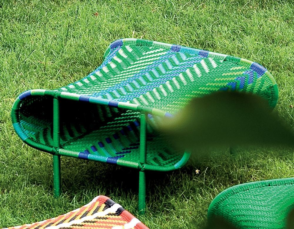 Grüner Sunny Hocker aus der M' Afrique Collection von Moroso, geflochten für Garten und Terrasse.