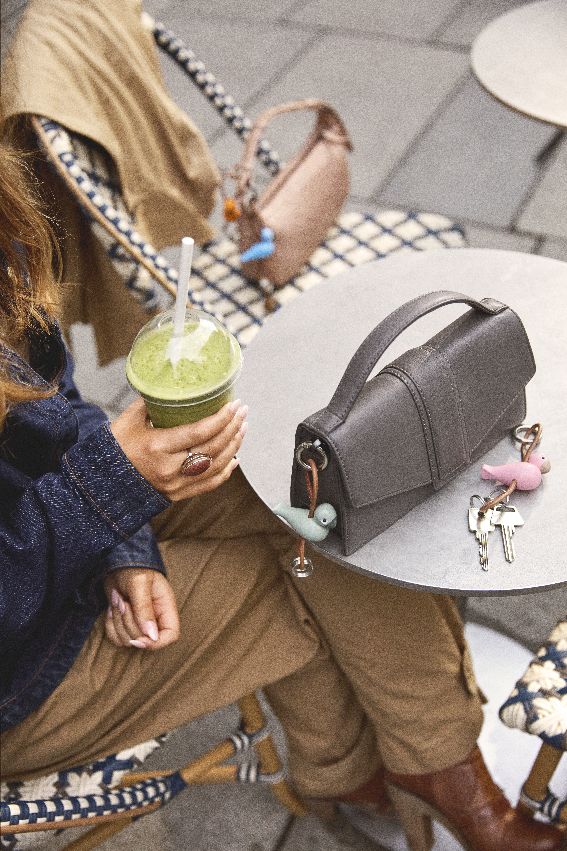Vogel Rosa Schlüsselanhänger silberfarbenes Metall mit Naturleder Kay Bojesen