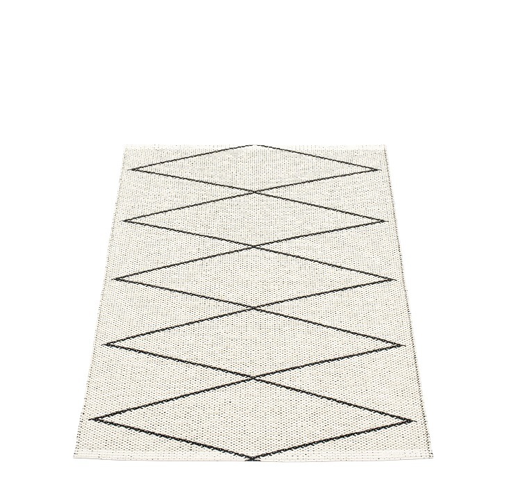 Pappelina Kunststoffteppich Max, 70x100 cm, schwarz-weiß mit grafischem Rautenmuster. Moderner Teppich für Innen und Außen.