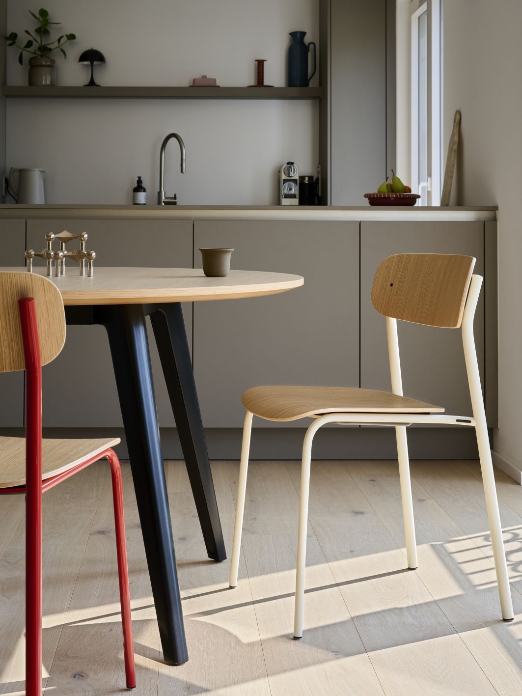 S 243 / S243 Stahlrohr Stuhl OLIVGRÜN Thonet EINZELSTÜCK