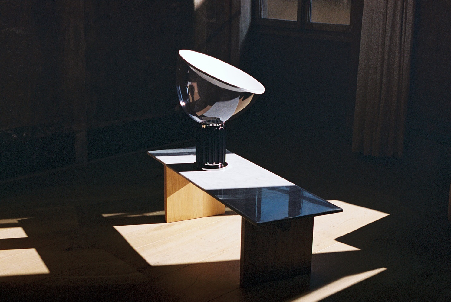Taccia Small LED Tischleuchte Flos