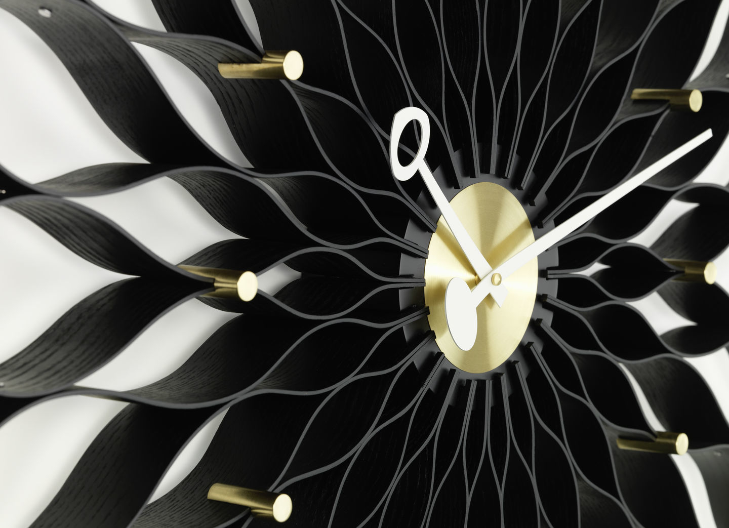 Sunflower Clock Wanduhr Vitra Esche schwarz - Messing