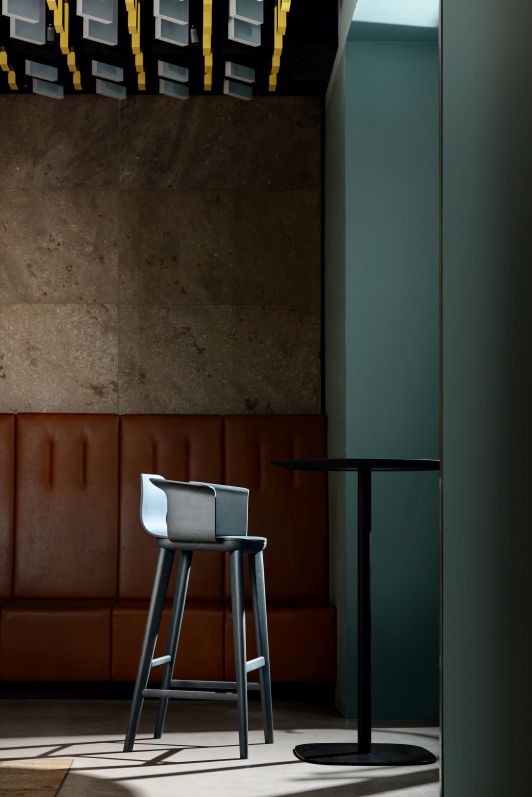 Aeon Comfort Barstool Barhocker mit Armlehnen Zeitraum  
