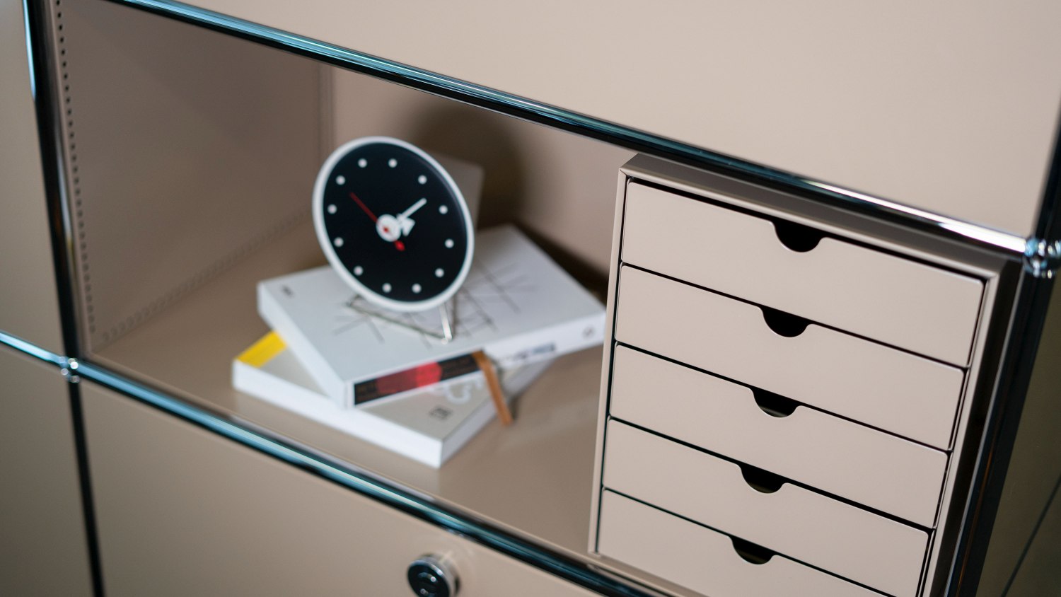 USM Haller Inos Kastenset C4 mit 5 Schalen geschlossen Home Office