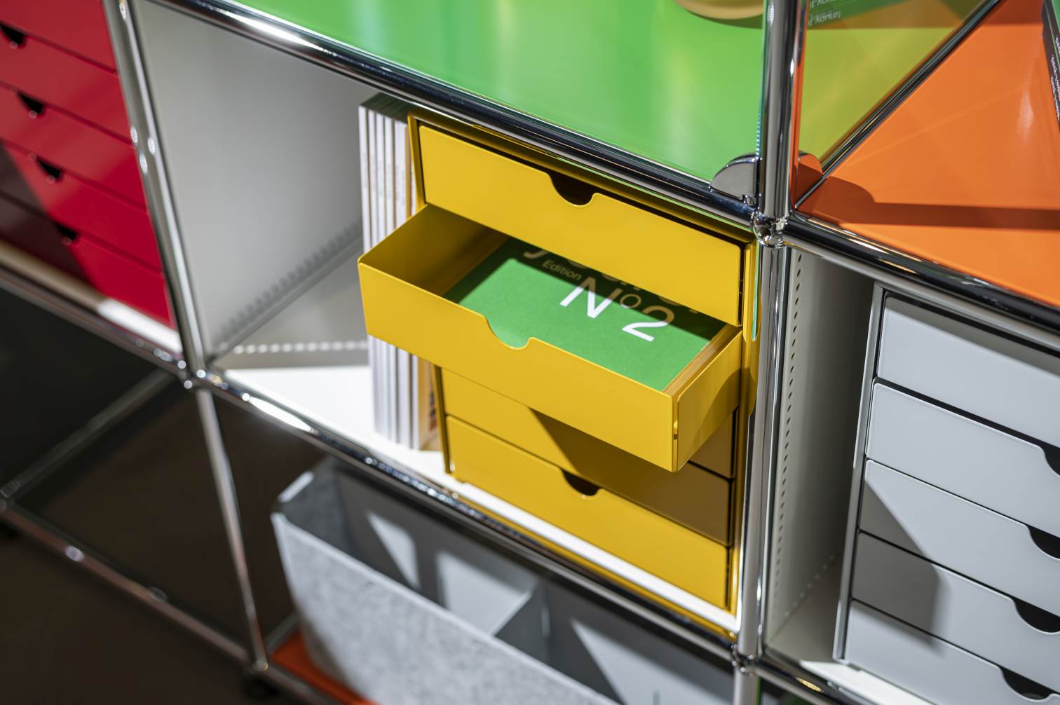 USM Haller Inos Kastenset C4 mit 5 Schalen geschlossen Home Office