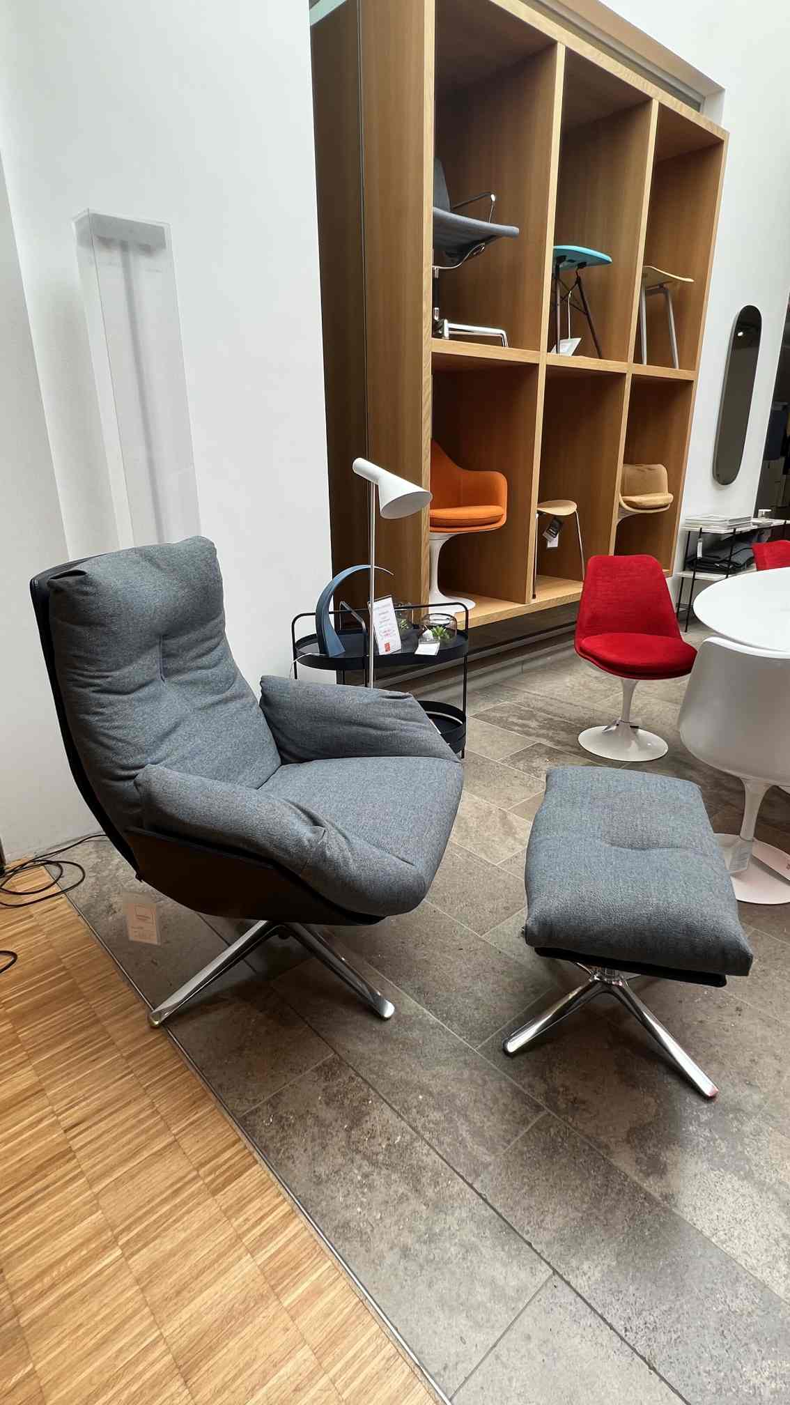Cordia Lounge Sessel niedrig mit Ottoman 9130 STOFF / 285 LEDER Cor AUSSTELLUNGSSTÜCK