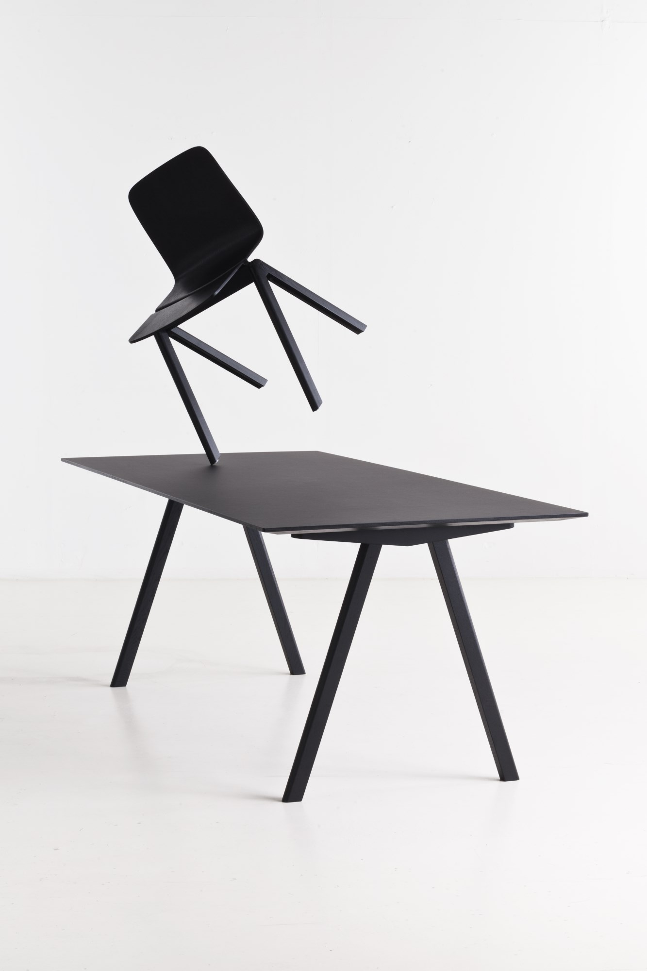Copenhague Table CPH 10 Tisch Hay Eiche wasserbasierter lack / Platte Linoleum off white MDF Kante