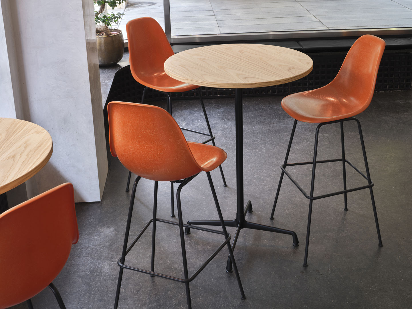 Eames Fiberglass Bar Stool High Barhocker Vitra