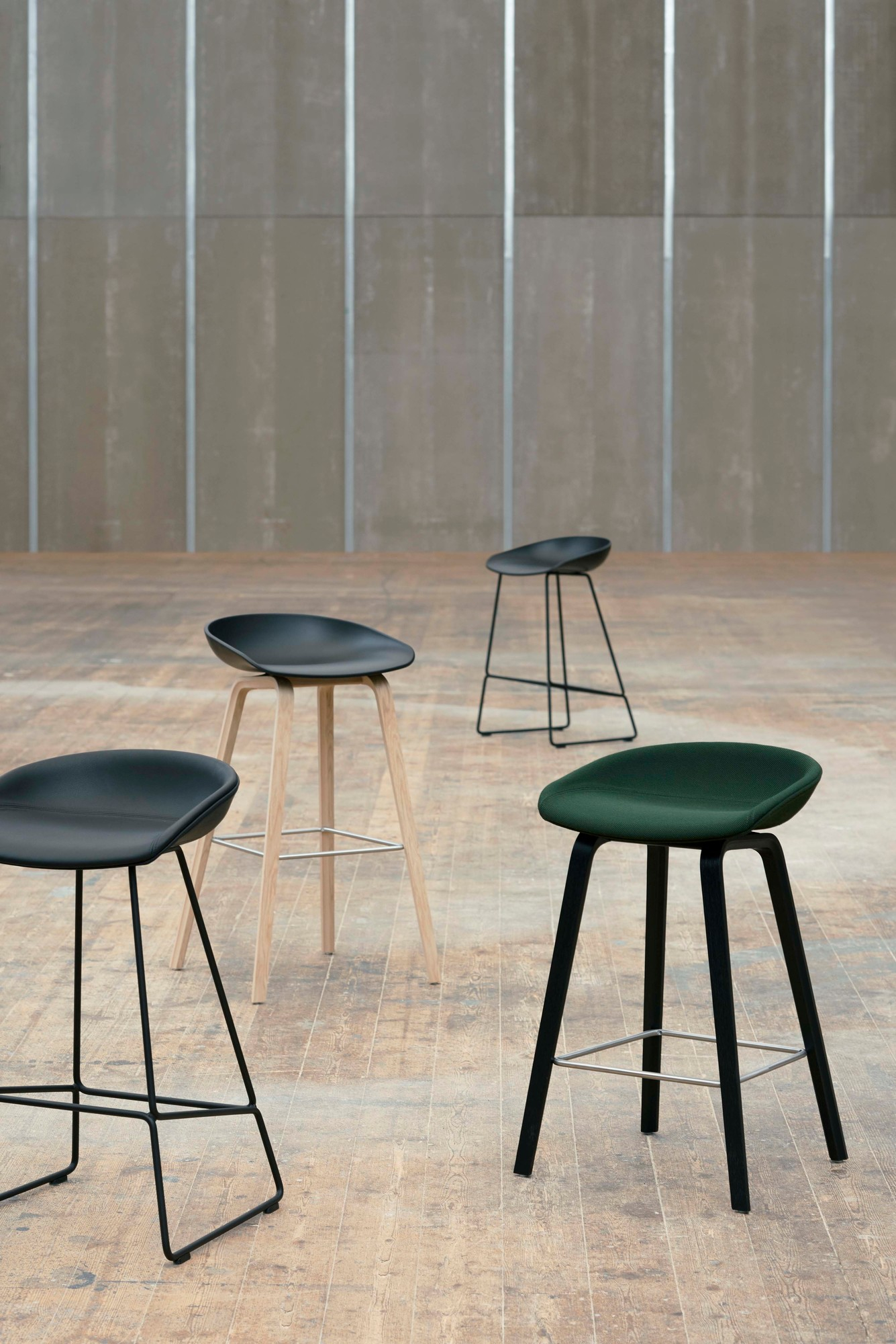 About a Stool AAS 33 / AAS33 Barhocker mit Vollpolster Hay