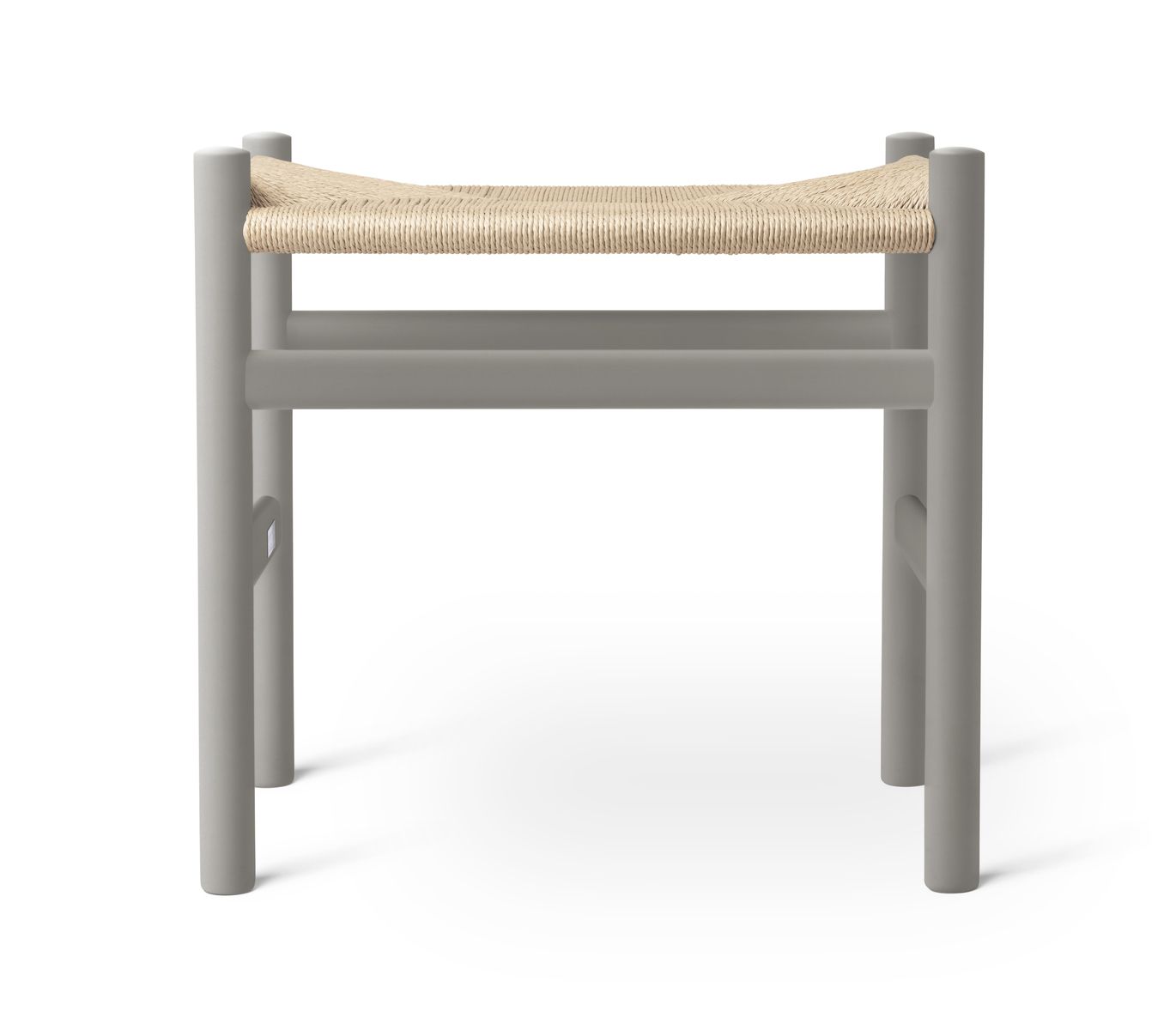 Grauer CH53 Hocker von Carl Hansen mit geflochtener Sitzfläche aus Naturmaterial. Moderner skandinavischer Hocker.