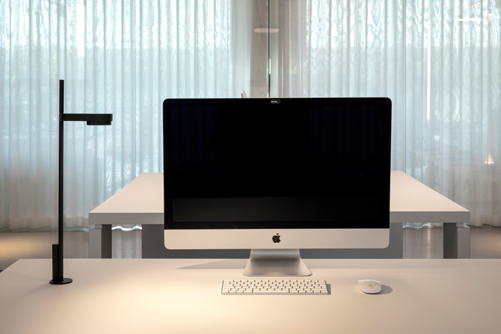 Kido Desk Tischaufbauleuchte fixe Befestigung Ø 51mm Belux