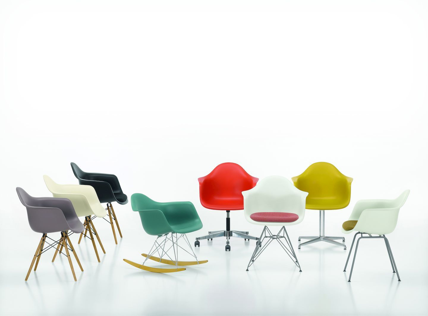 Eames Plastic Arm Rocking Chair RAR Schaukelstuhl mit Sitzpolster Vitra