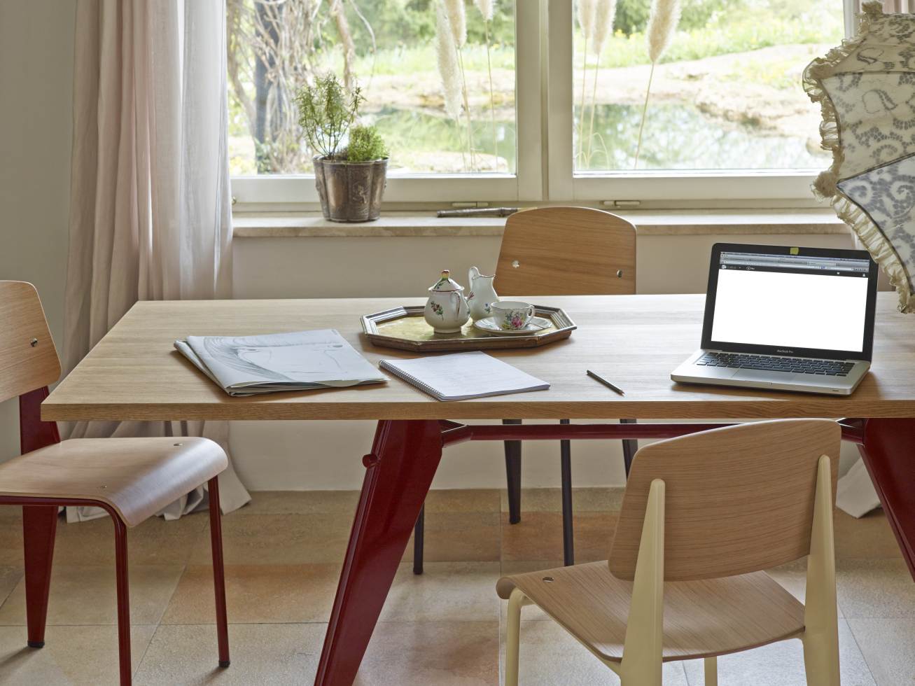 EM Table Tisch Holz B 90 x L 180 cm  Vitra