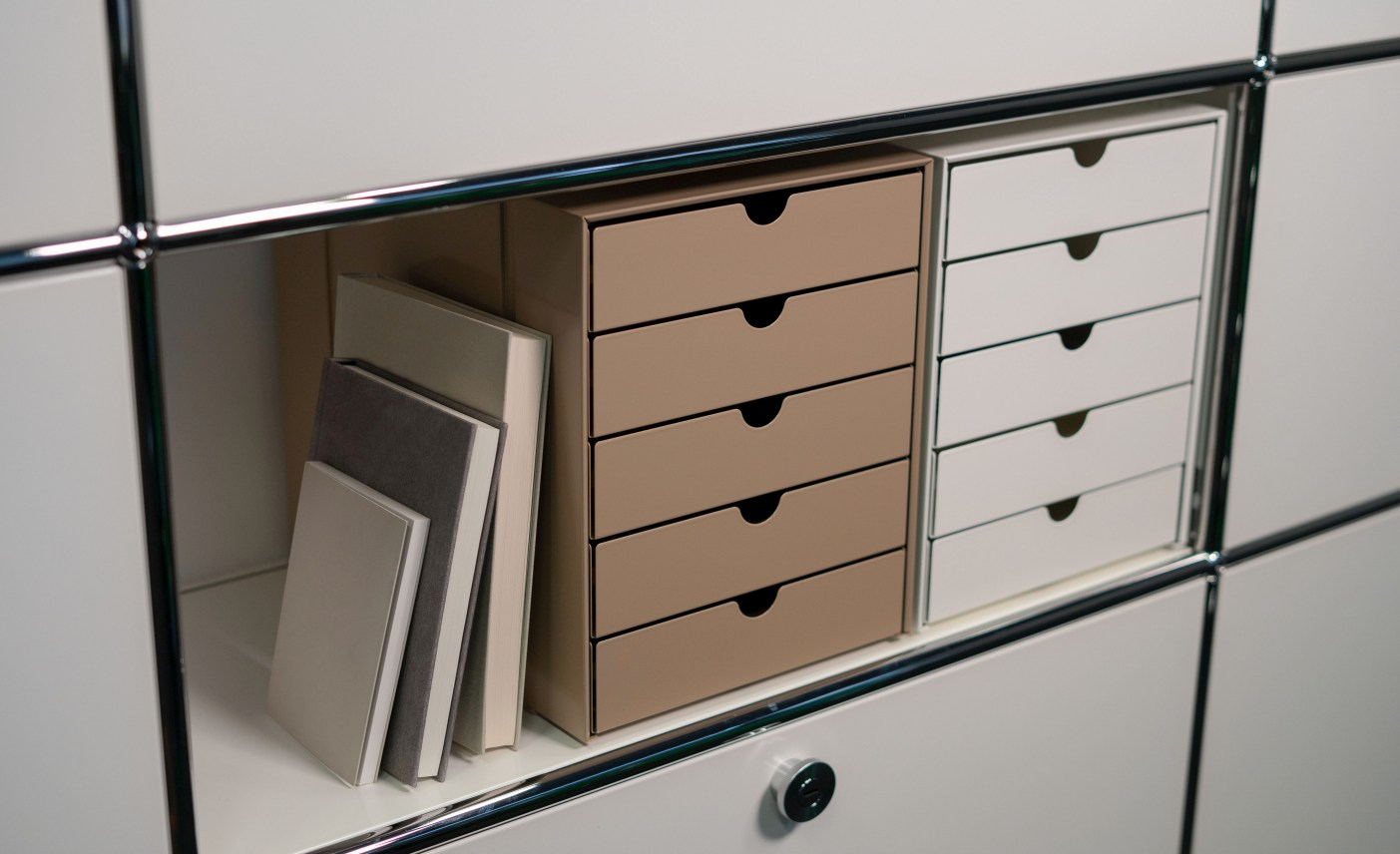 USM Haller Inos Kastenset C4 mit 5 Schalen geschlossen Home Office