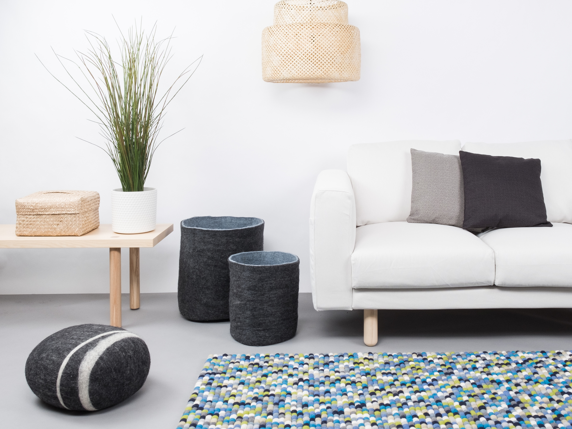 Filzkugel Teppich 120x170 cm Myfelt Nela