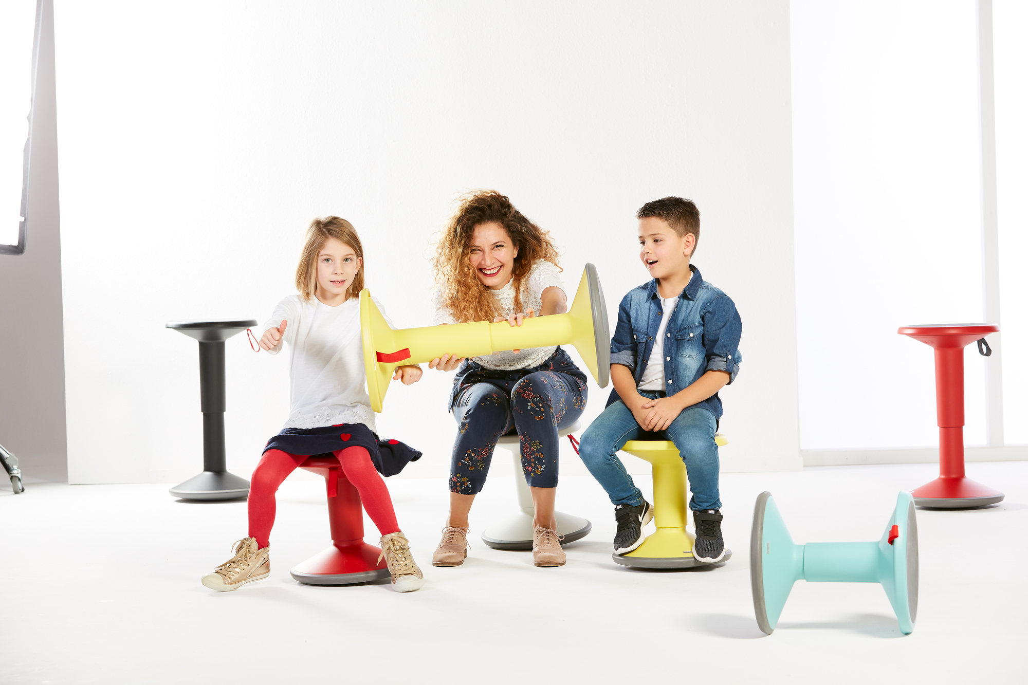 UP Junior Edition Kinderhocker Interstuhl zitronengelb