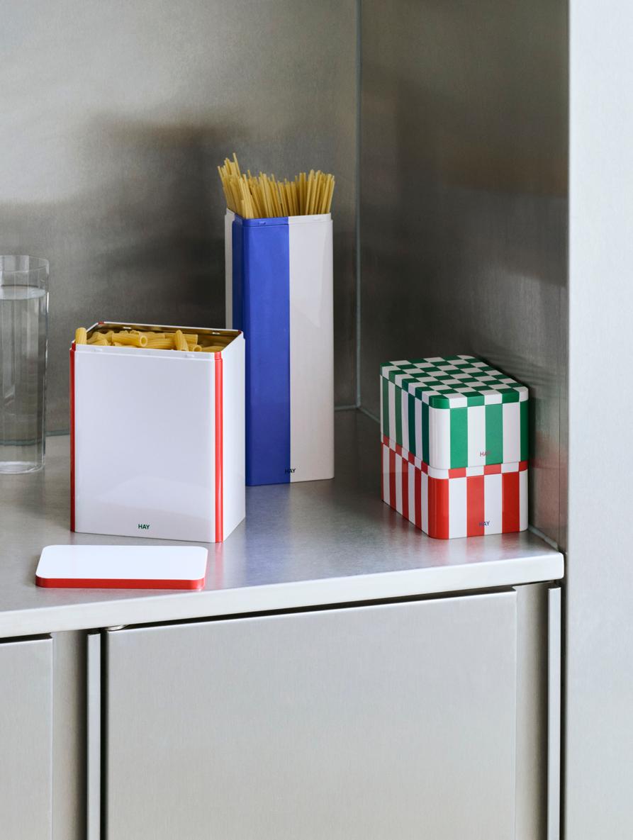 Tin Container Large Off-White and Red Aufbewahrungsbox Hay