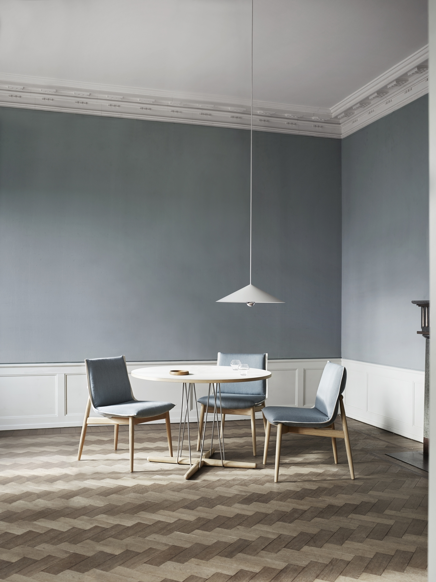 E020 Embrace Tisch Walnuss Carl Hansen & Søn