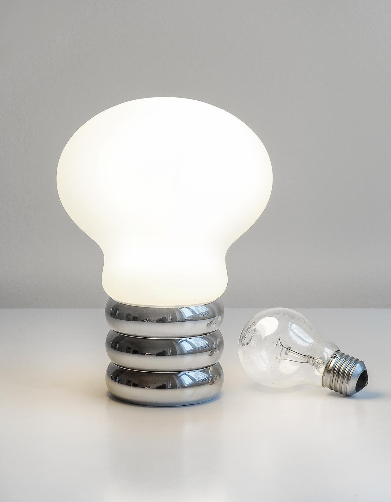 b.bulb Akkuleuchte / Tischleuchte mit USB Ingo Maurer