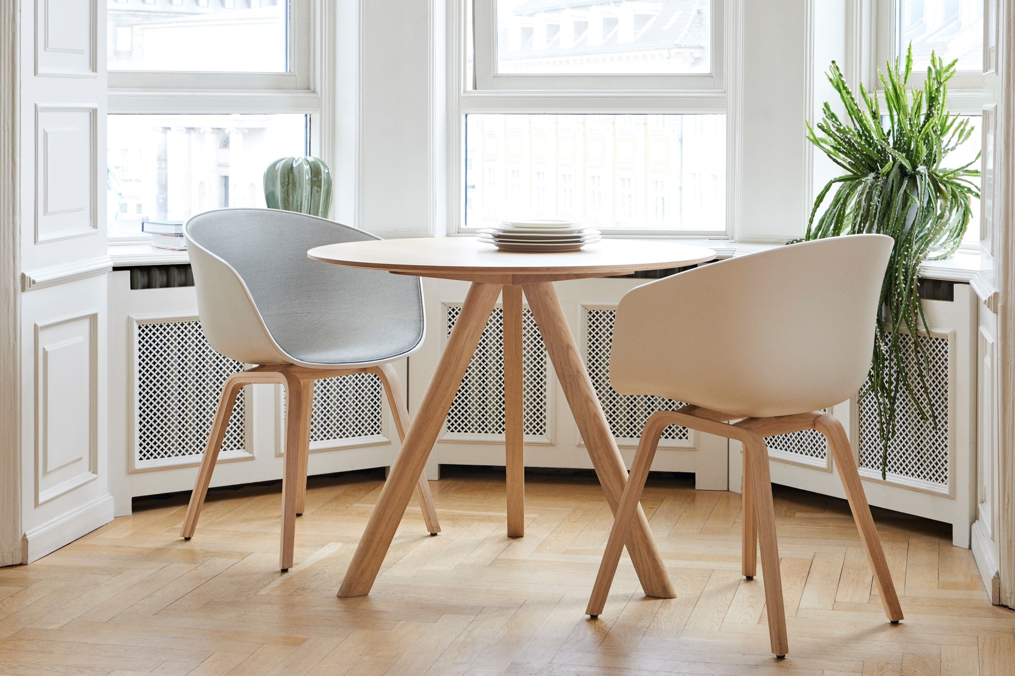 About A Chair AAC22 / AAC 22 Stuhl Hay Eiche matt lackiert - Orange About A Chair AAC22 / AAC 22 Stuhl Hay Eiche matt lackiert - Orange
