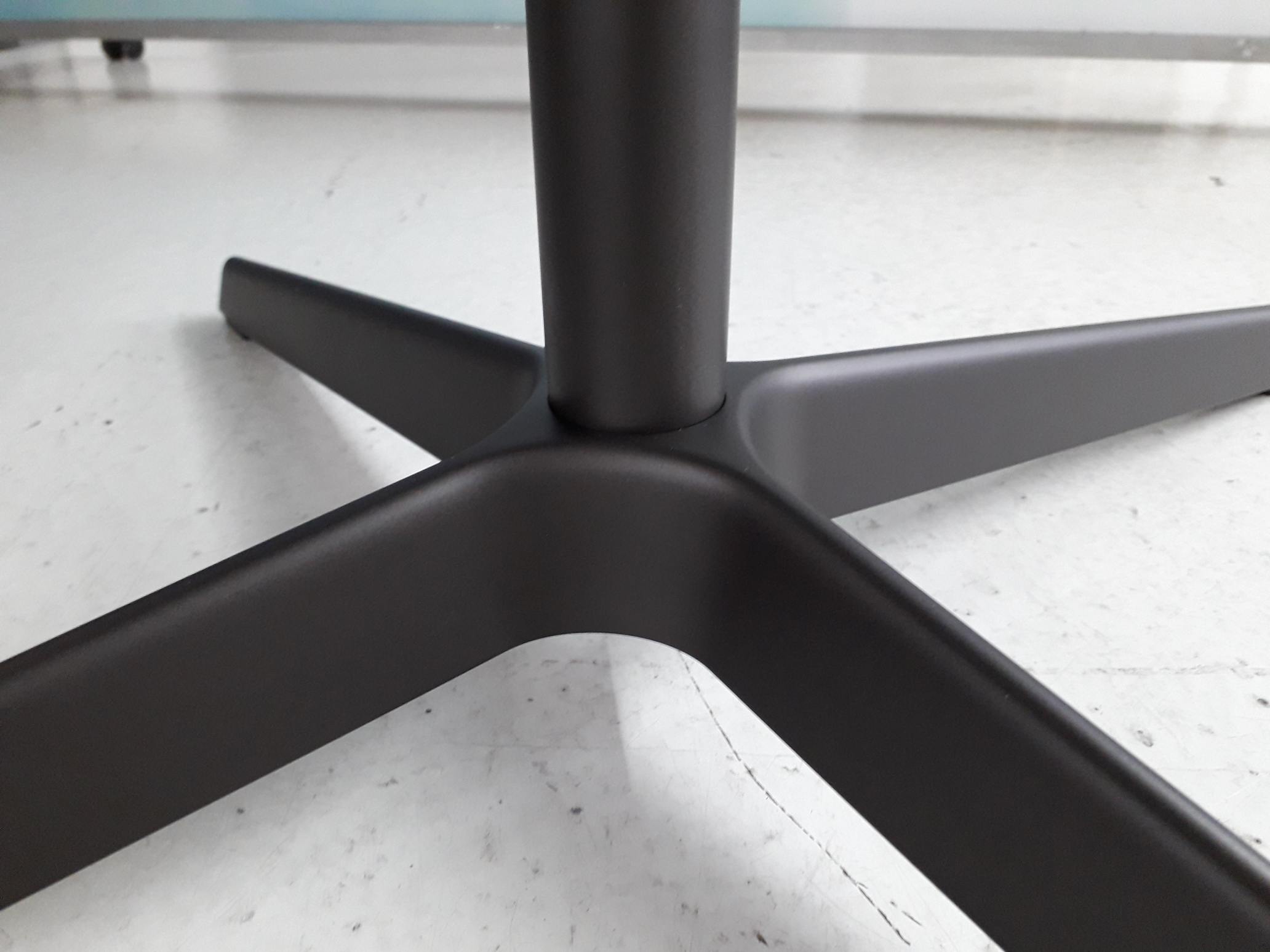357 Sheru Sessel mit 4-Fuß Kreuz Drehbar Walter Knoll