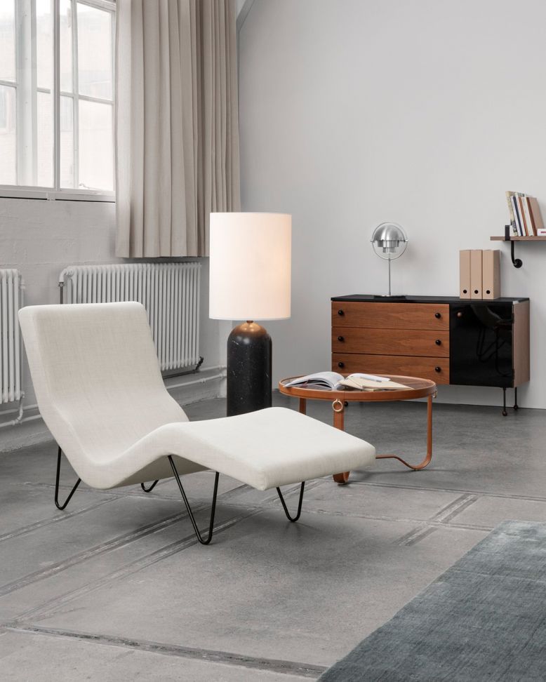 Multi-Lite Tischleuchte Schwarz / Messing Gubi