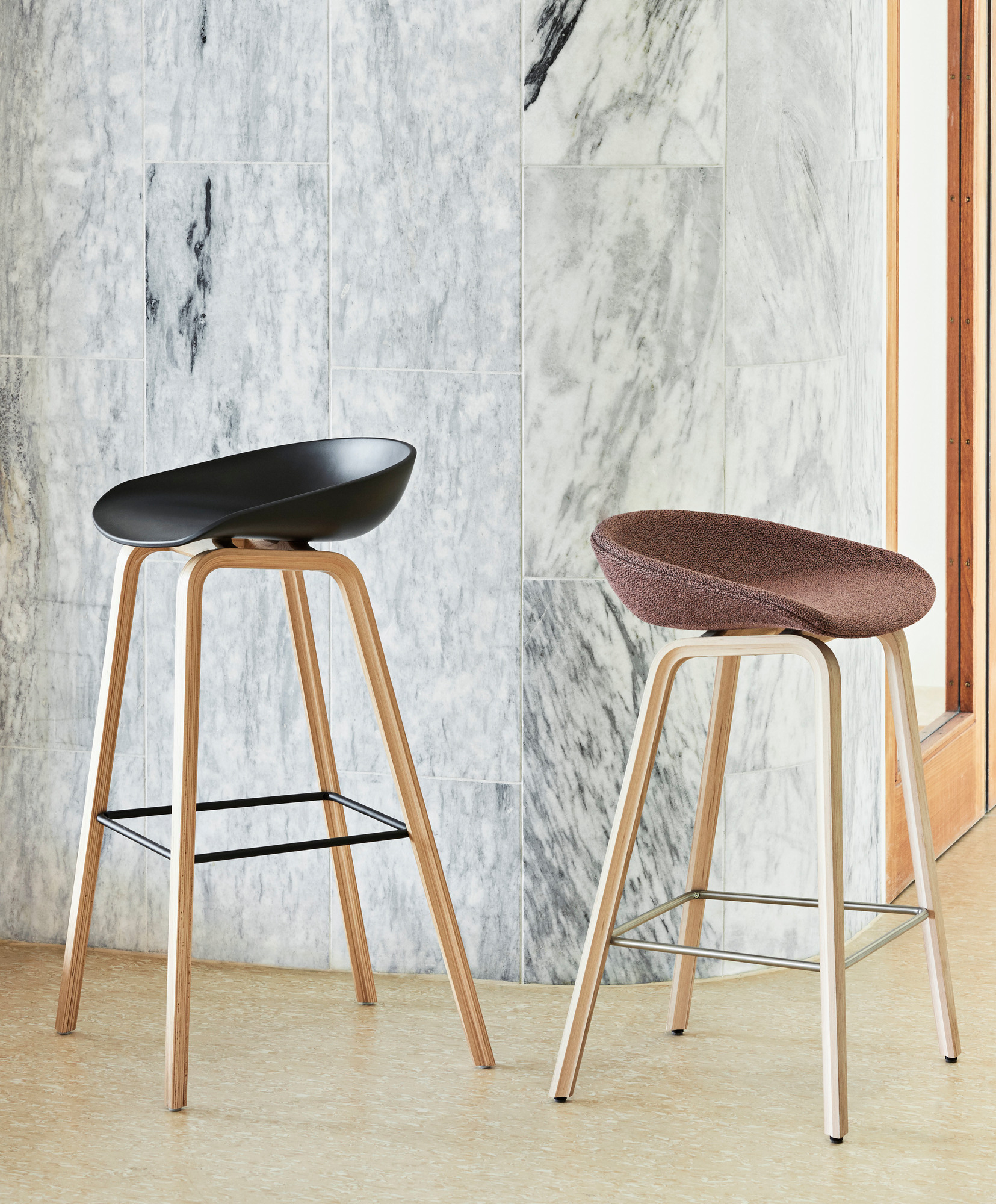 About a Stool AAS 33 / AAS33 Barhocker mit Vollpolster Hay