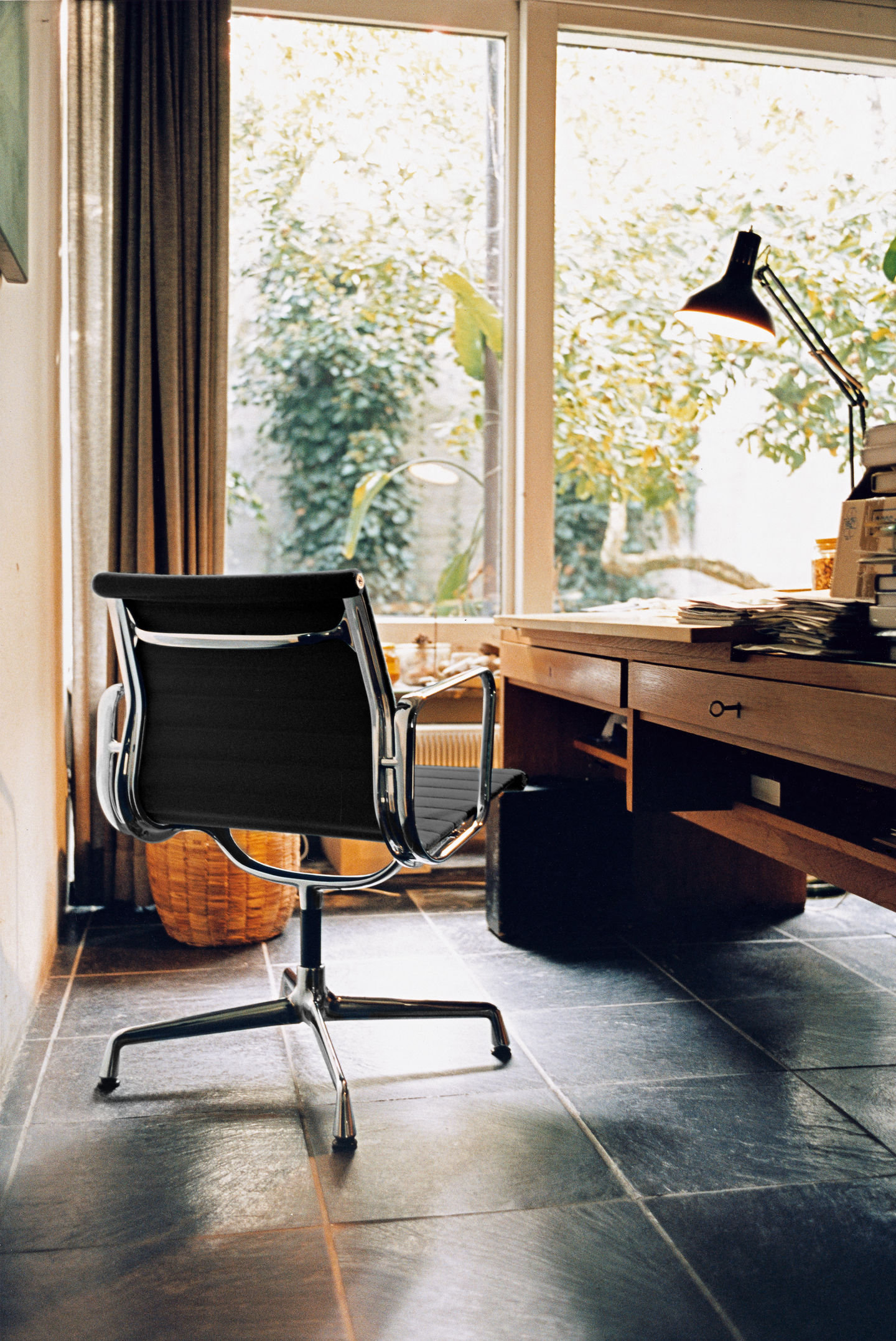 Aluminium Chair EA 107 / EA107 Stuhl Vitra