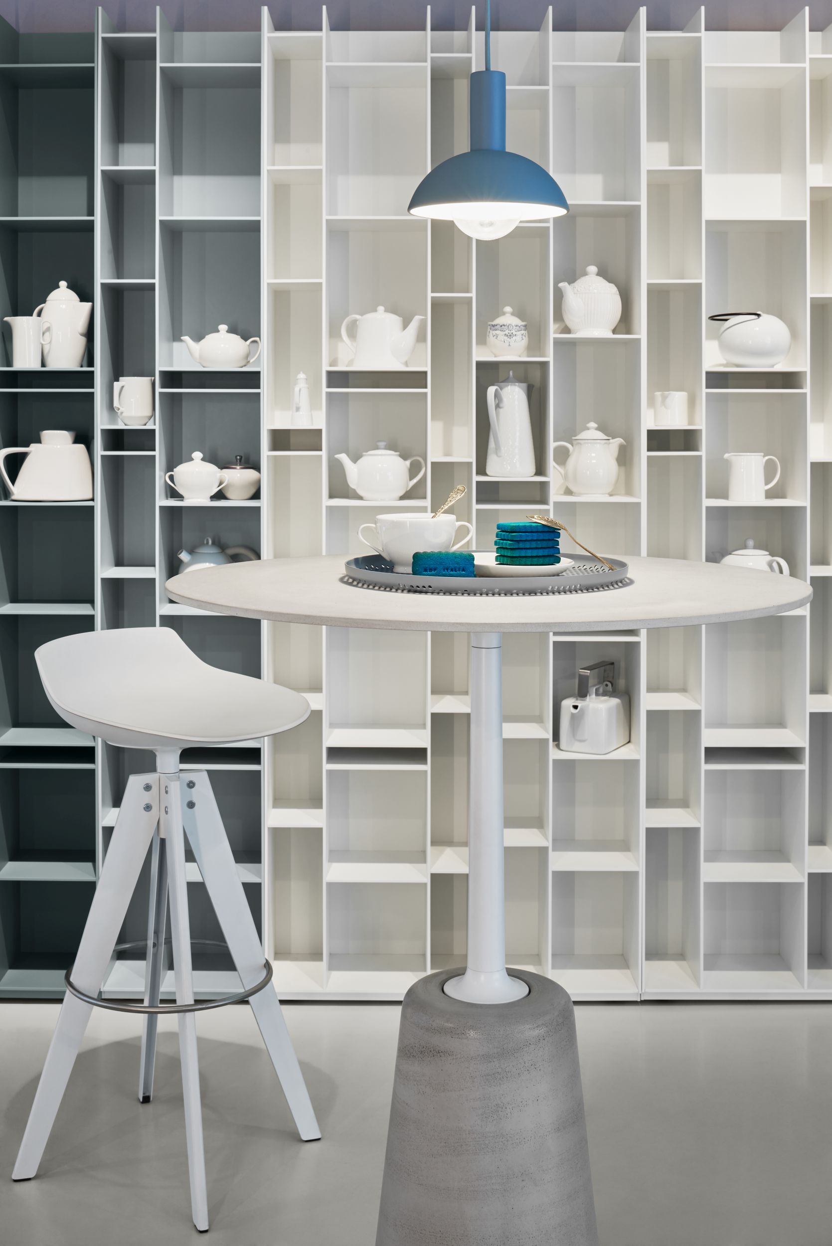 Rock Table Stehtisch Beton MDF Italia