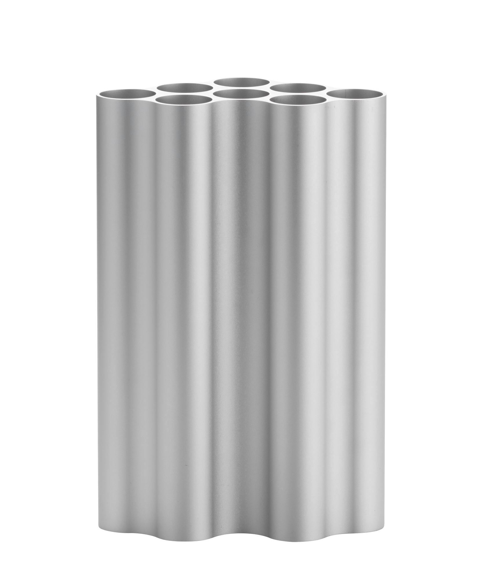 Nuage Vase in Hellsilber: Moderne Designervase von Vitra mit wellenförmiger Struktur und mehreren Öffnungen.