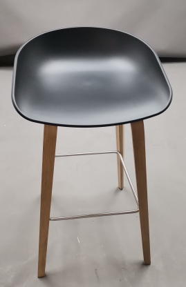About a Stool AAS32 / AAS 32 Barhocker High SCHWARZ / EICHE GESEIFT Hay MÄNGELEXEMPLAR 