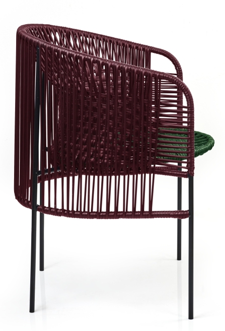 Caribe Chic Stuhl in Schwarzrot und Moosgrün, Outdoor-Dining-Stuhl mit schwarzem Metallgestell.