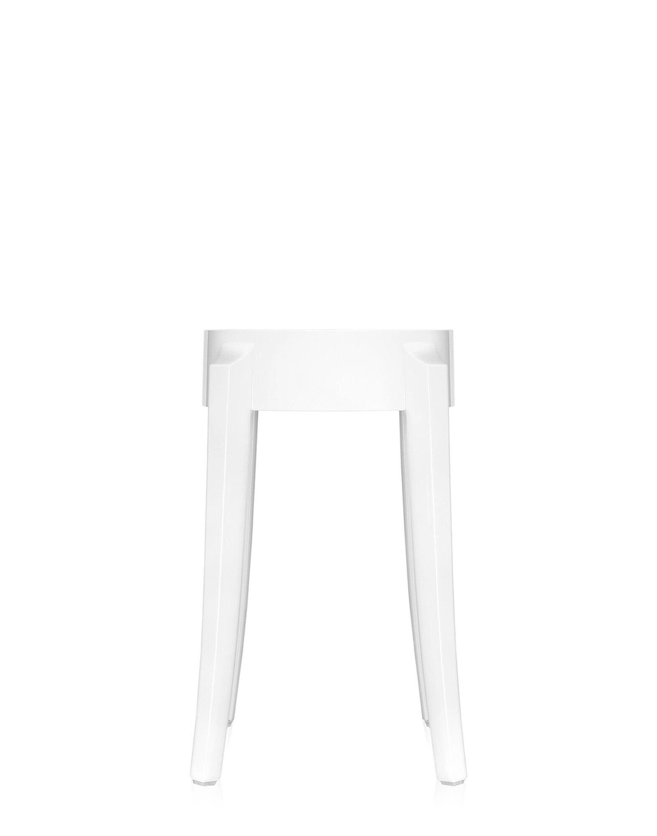 Weißer Charles Ghost Hocker von Kartell, ein moderner Designhocker für stilvolles Wohnen.
