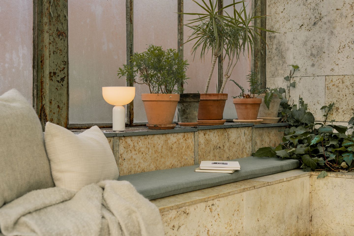 Kizu tragbare Akkuleuchte / Tischleuchte New Works