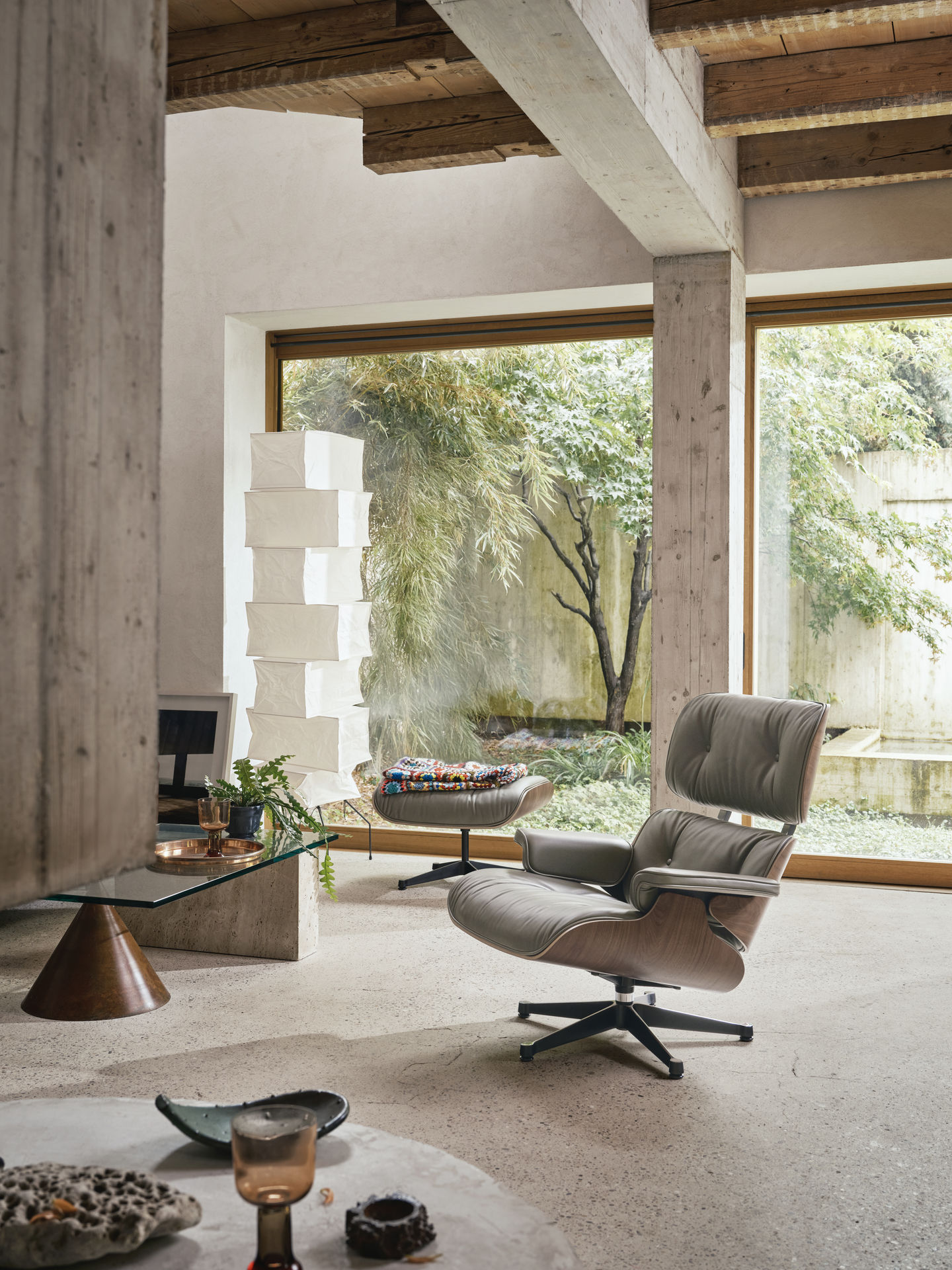 Eames Lounge Chair & Ottoman Sessel VORZUGSKOMBINATION Leder Premium Vitra Kirschbaum natur