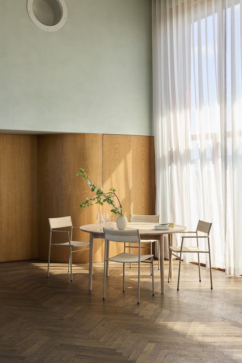 Vev Dining chair with armrests Armlehnenstuhl Northern