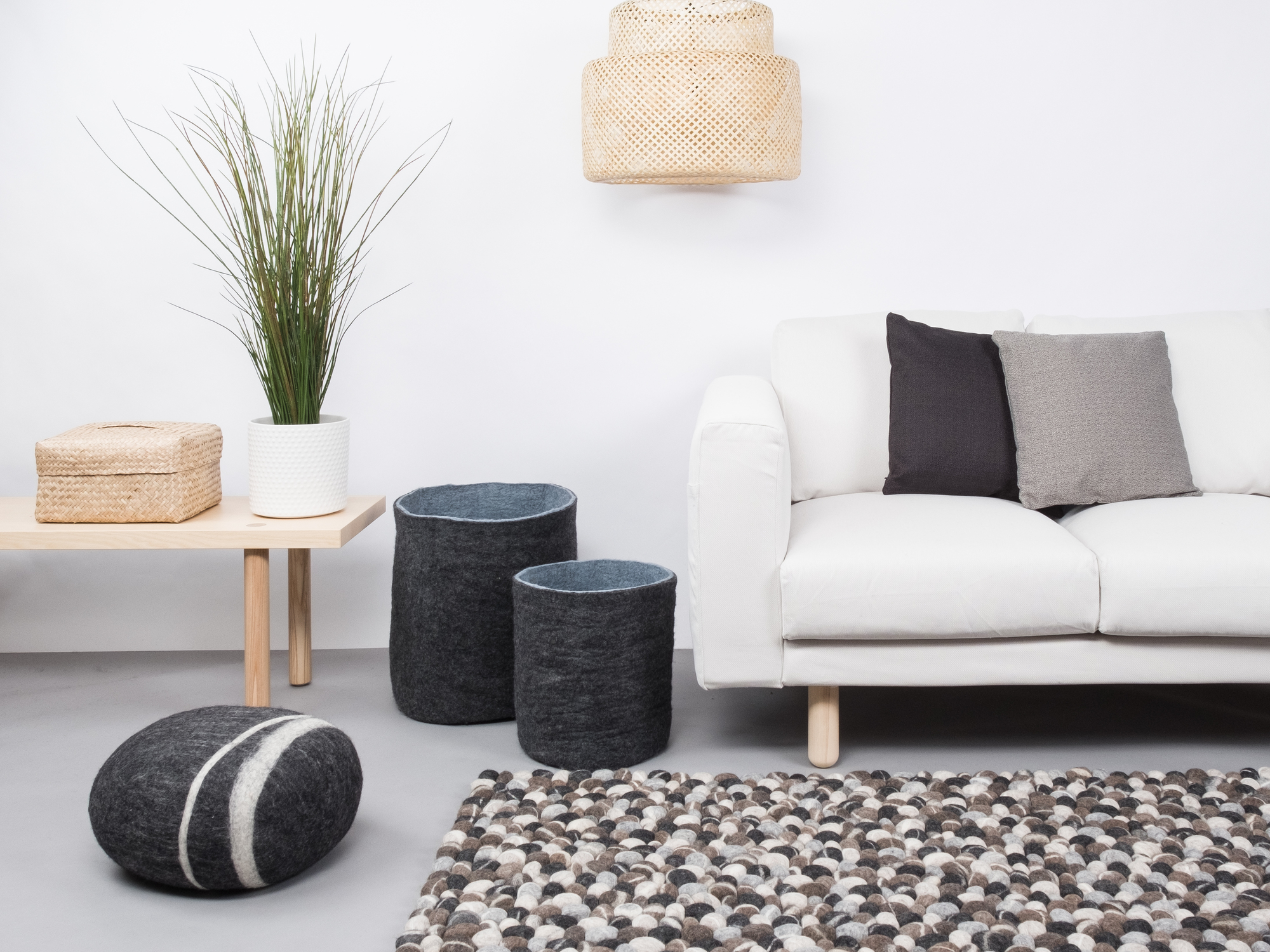 Filzkugel Teppich 120x170 cm Myfelt Nela