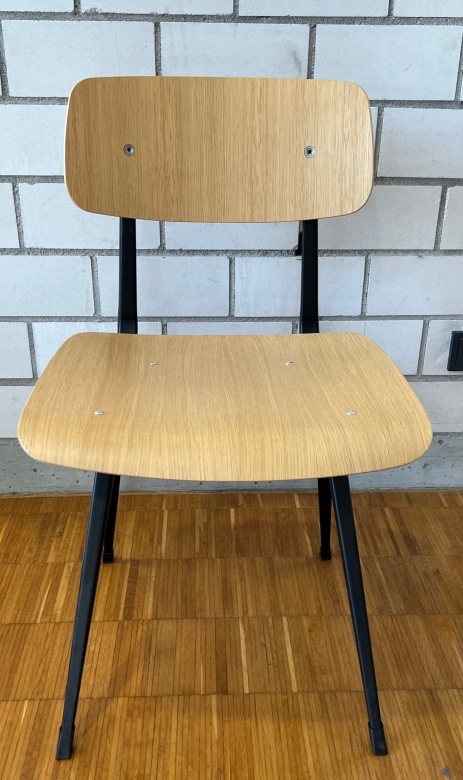 Result Chair Stuhl EICHE LACKIERT / STAHL SCHWARZ PULVERBESCHICHTET Hay AUSSTELLUNGSSTÜCK