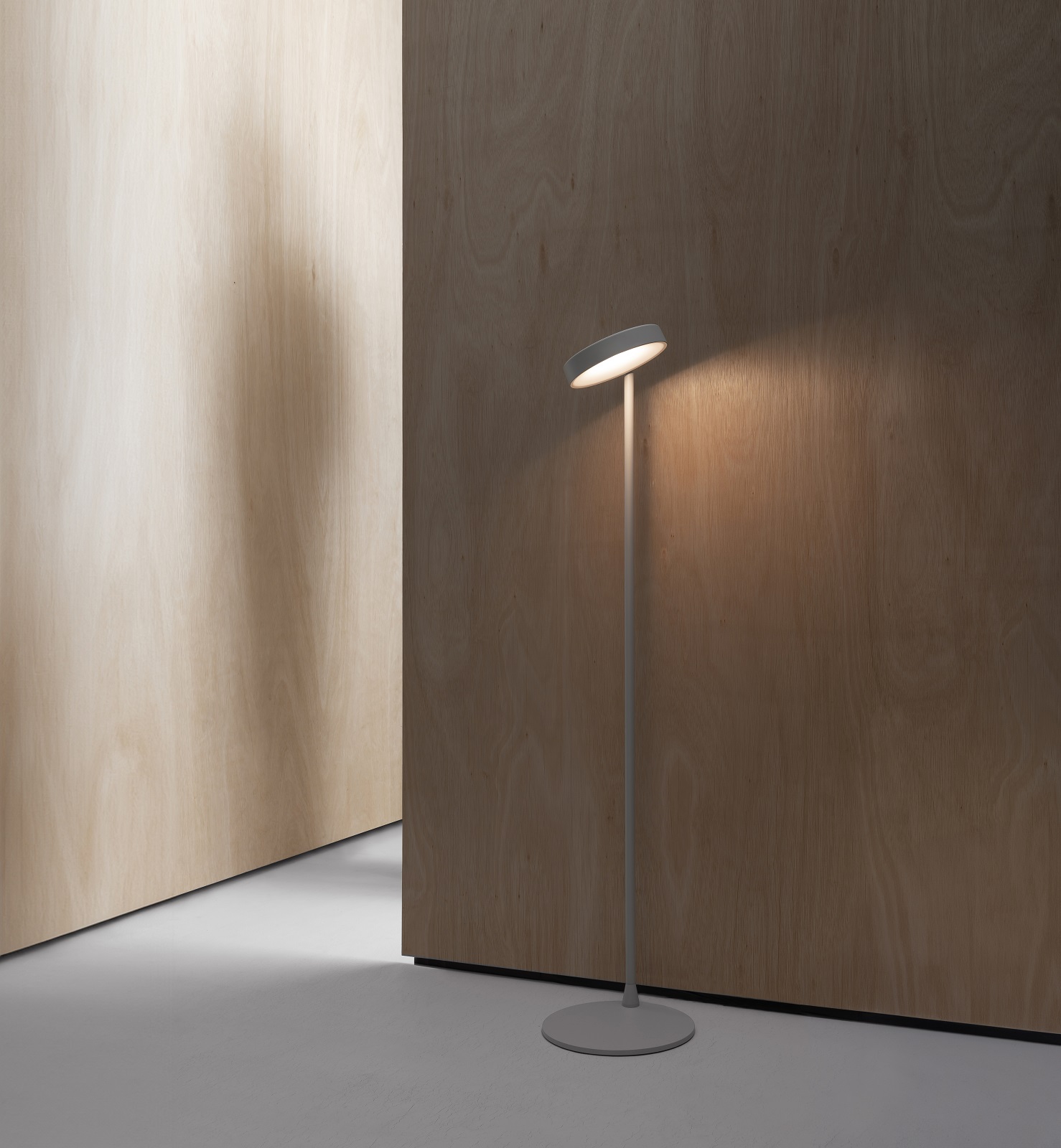 w242 F2 Pastille alu Stehleuchte wästberg