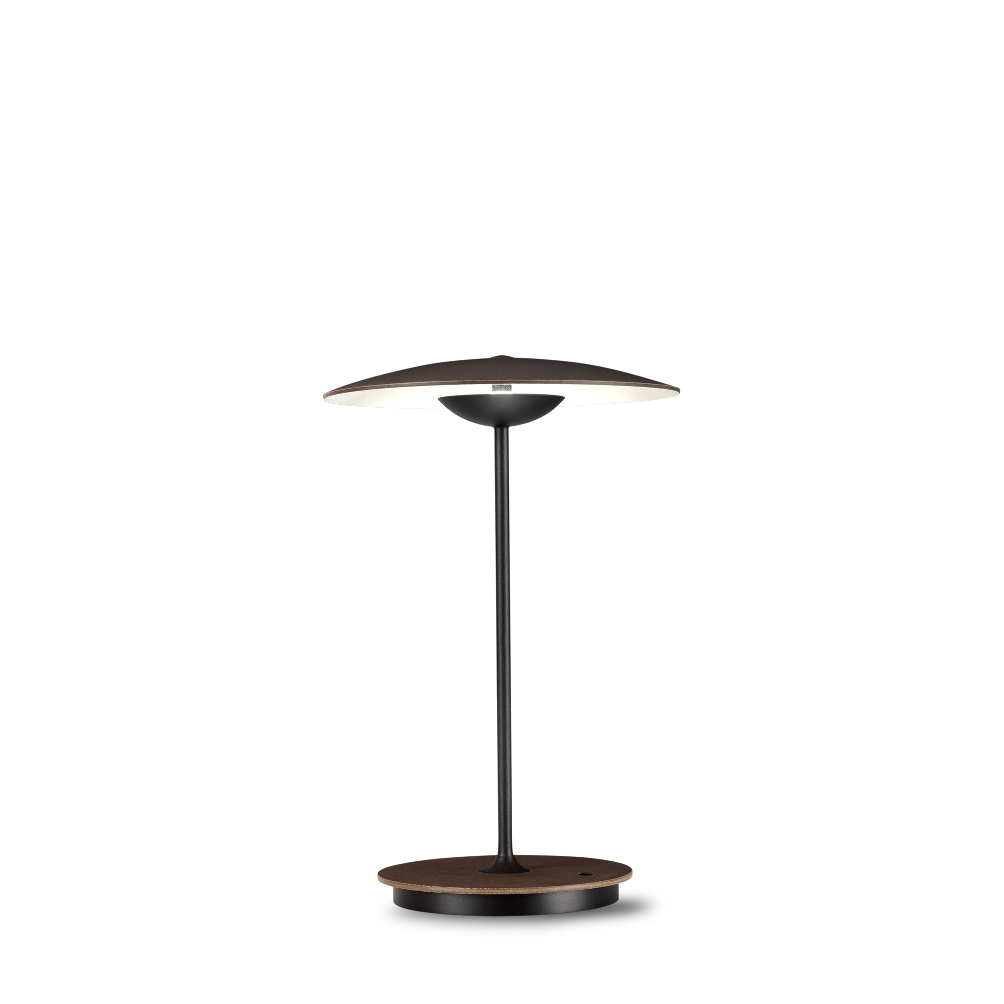 Ginger 20 M LED Akkuleuchte von Marset: Elegante Tischleuchte mit flachem Schirm und warmem Licht.