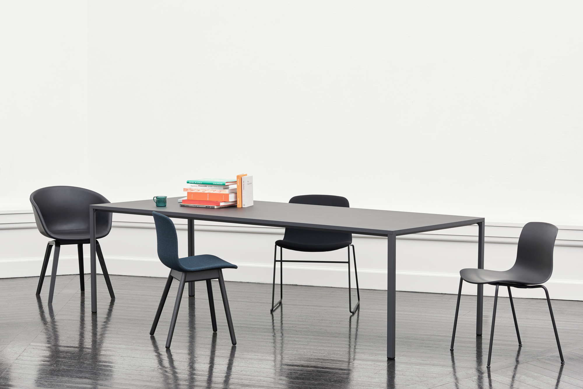About A Chair AAC23 / AAC 23 Stuhl mit Vollpolster Hay