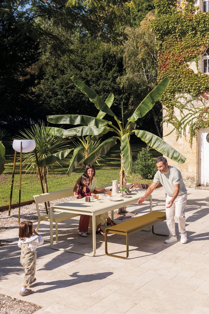 Yunos Solar LED Stehleuchte Outdoor Fermob