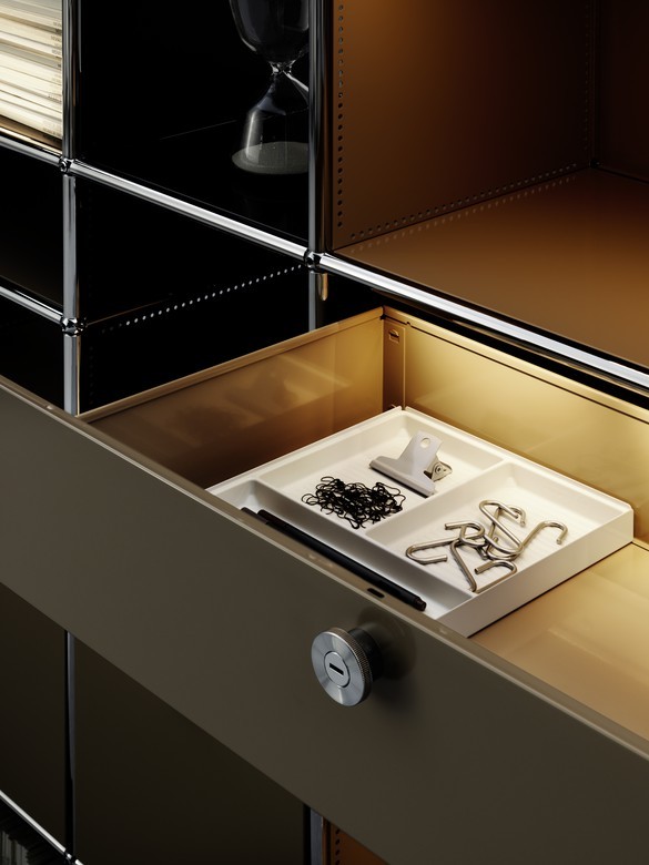 E Sideboard beleuchtet mit 6 Klapptüren beige USM Haller