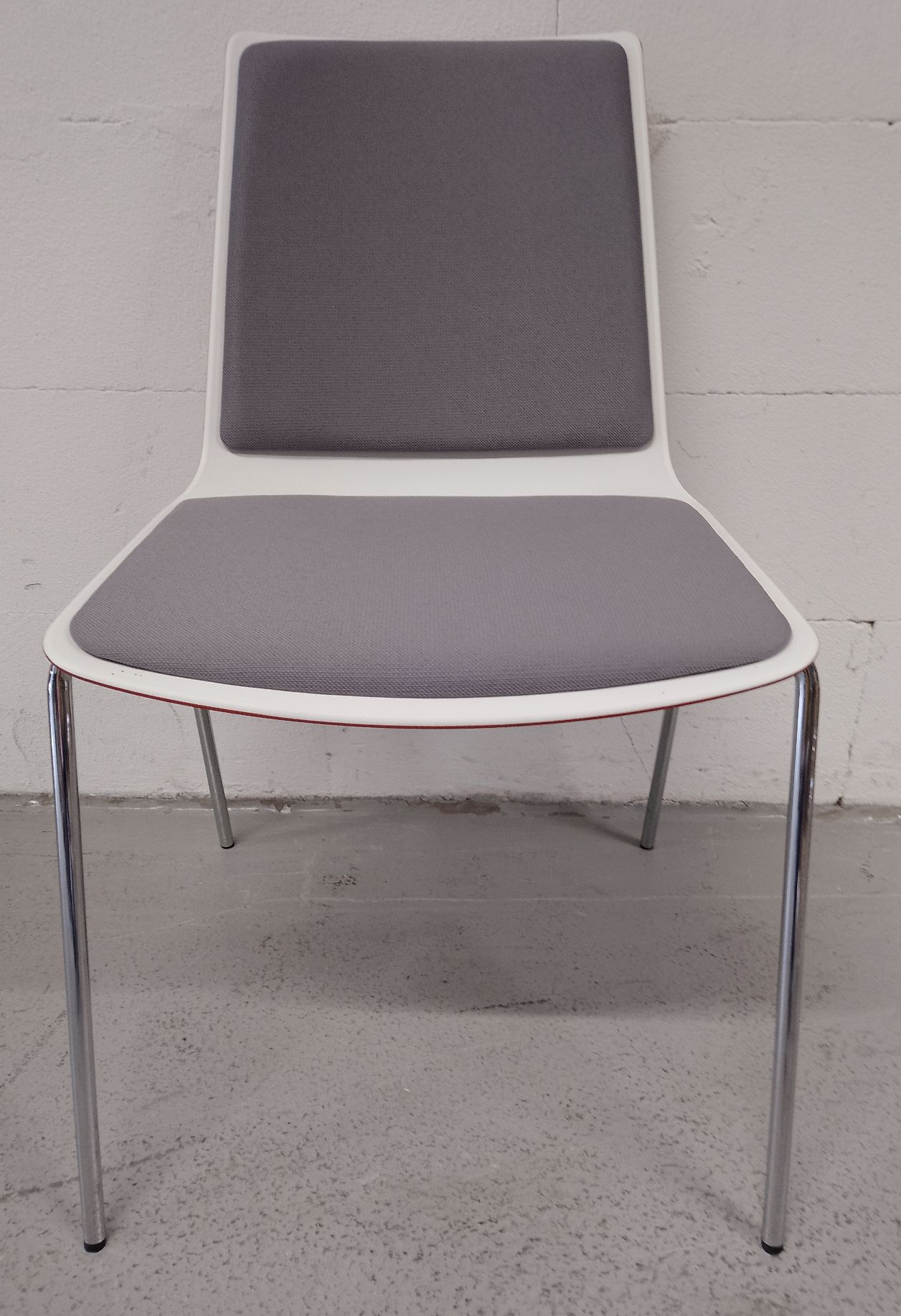 nooi Chair 4-Fuß Stuhl Wiesner Hager AUSSTELLUNGSSTÜCK / GEBRAUCHTMÖBEL