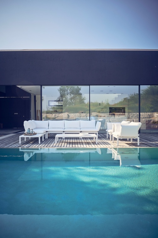 Fiam Domino Outdoor Sofa 2-Sitzer mit Armlehnen und Kissen Jan Kurtz