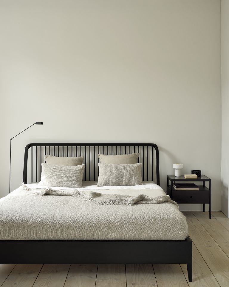 Spindle Bett Eiche Schwarz Ethnicraft